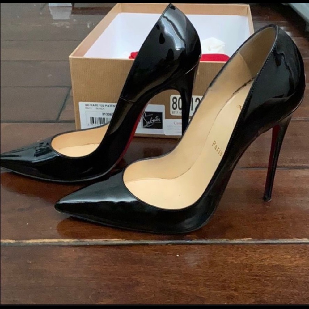 So Kate Patent Pointed-Toe Red Sole Pump